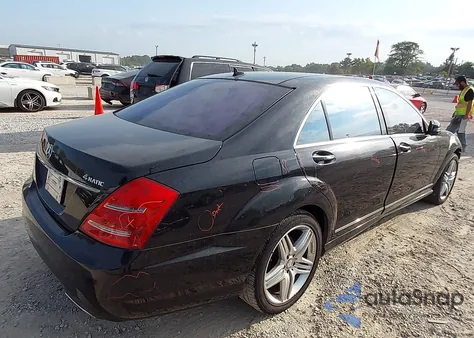 2013 Mercedes-Benz S 550 4Matic z USA, uszkodzony, nr VIN WDDNG9EB9DA503144